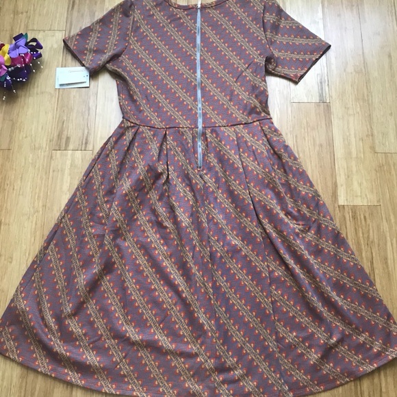 ❌sold❌LuLaRoe Amelia Dress - Picture 5 of 7